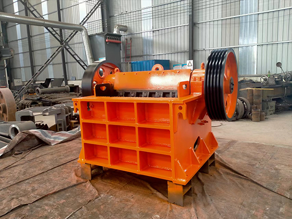 150x750細(xì)碎顎式破碎機(jī)價(jià)格及產(chǎn)量介紹