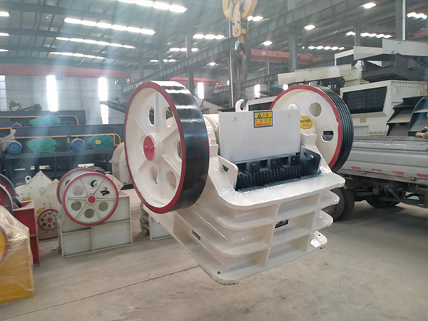 時(shí)產(chǎn)5-10噸的鵝卵石顎式破碎機(jī)多少錢(qián)?